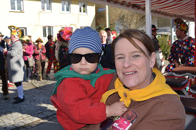 Bild 11: Bilder vom Narrenbaumstellen in Ittendorf