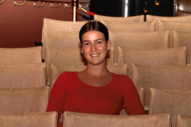 Gloria Carannante ist froh, dass mit dem Beginn ihres Dualen Studiums im Gloria Theater wieder Struktur und Routine in ihren Alltag ...