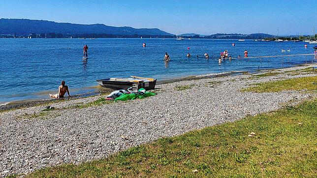 Wer früh kommt, erlebt das Seebad noch sehr leer.