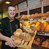 Eric Stadelhofer aus Singen ist nicht nur langjähriger Bäcker und Bäckermeister, sondern auch Brotsommelier. Bilder: Sabine Tesche (3), ...