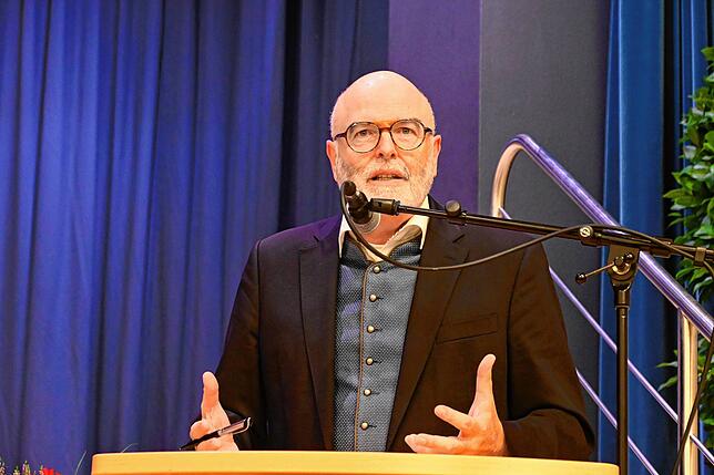 Bürgermeister Rainer Stolz spricht über die Bedeutung der Gesundheitsversorgung im Raum Stockach.