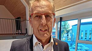 Bürgermeister Manfred Ossola kandidiert erneut als Bürgermeister für Aach. Jetzt steht der Zeitplan dafür fest.
