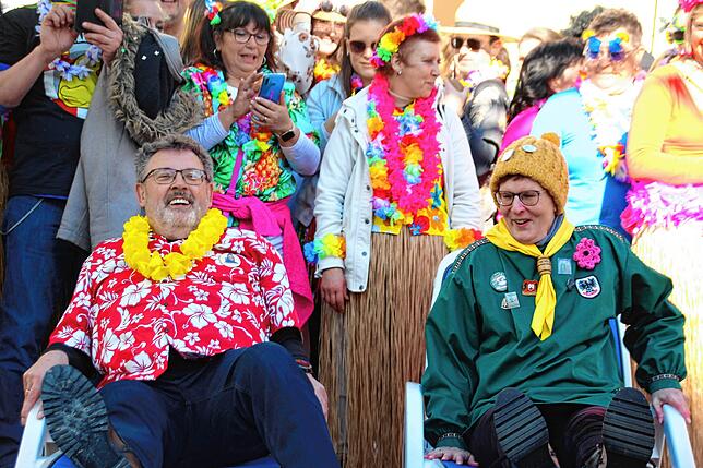Ex-Bürgermeister Thomas Kugler und Ehefrau Heidrun machten es sich auch bequem.