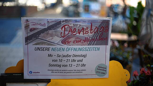 Im Zampolli in der Villinger gibt es dienstags alles nur noch zum Mitnehmen. Der Grund: zu wenig Personal, um alle Schichten abzudecken. ...