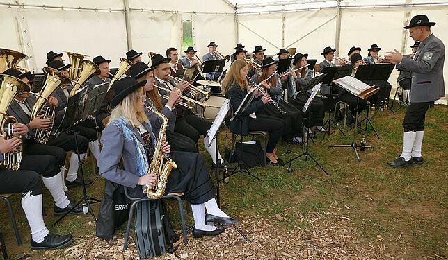 Für die musikalischen Unterhaltung bei der Einweihung des Bahnhofs Bichtlingen in Sauldorf sorgte die Musikkapelle Wasser.