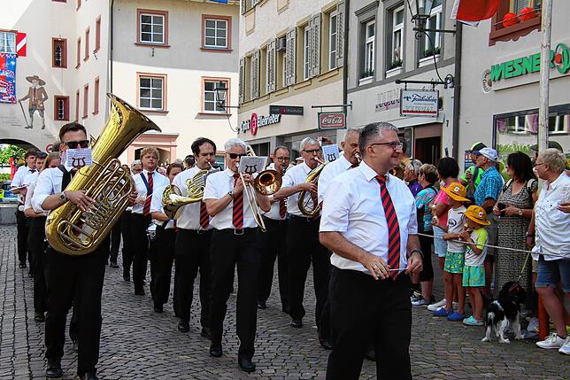 Bild 32: Waldshuter Chilbi 2025: So viel Freude macht der Festumzug in der Kaiserstraße - die schönsten Bilder