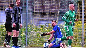 Verzweiflung: In den Gesichtern von Lasse Brugger (links) und Torwart Simon Krause ist abzulesen, wie bitter das Spiel beim SV Herten ...