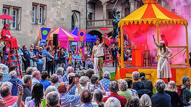 Das Musik- und Theaterspektakel erinnert am Sonntag vor dem Schloss in Meßkirch an die Hintergründe des Bauernkrieges vor 500 Jahren. ...