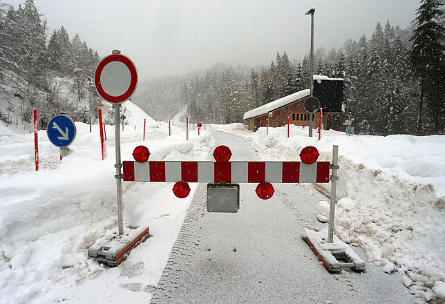 Nach dem Lawinenabgang am 14. Januar 2019 war Balderschwang zeitweise nicht mehr von der Außenwelt erreichbar. Der Riedbergpass und der ...