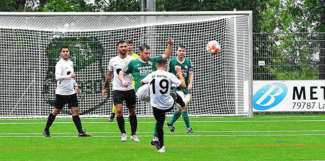 Bild 8: SV Herten bejubelt einen knappen und glücklichen Sieg bei der SG Mettingen/Krenkingen &ndash; und wir haben die Bilder!
