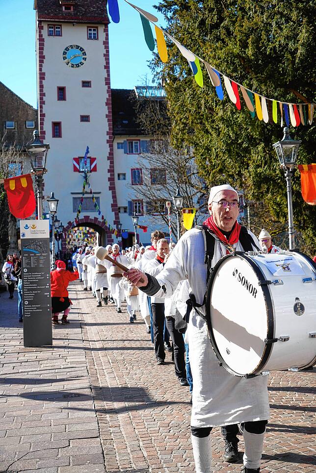 Bild 14: So ausgelassen feiern Kinder beim Narro-Zunft-Umzug in Waldshut – Die schönsten Fotos!