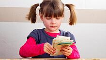 Die Endziffer der Kindergeldnummer spielt eine Rolle beim Zeitrahmen der Auszahlung von Kindergeld.