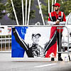 Am Eingang der Rennstrecke in Spa-Francorchamps ist ein Transparent mit dem Bild des verstorbenen französischen Rennfahrers Anthoine ...