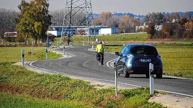 Im August 2018 wurde Rollsplitt auf die Kreisstraße zwischen Pfohren und Neudingen aufgebracht. Schnelles fahren war damals &ndash; wie ...