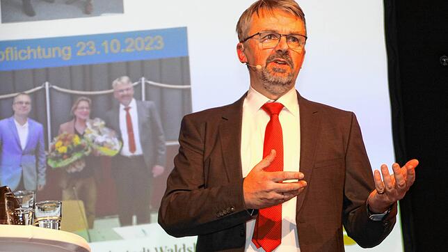 Großer Auftritt: Vor 700 Besuchern stand Oberbürgermeister Martin Gruner beim Neujahrsempfang in der Stadthalle Tiengen auf der Bühne.