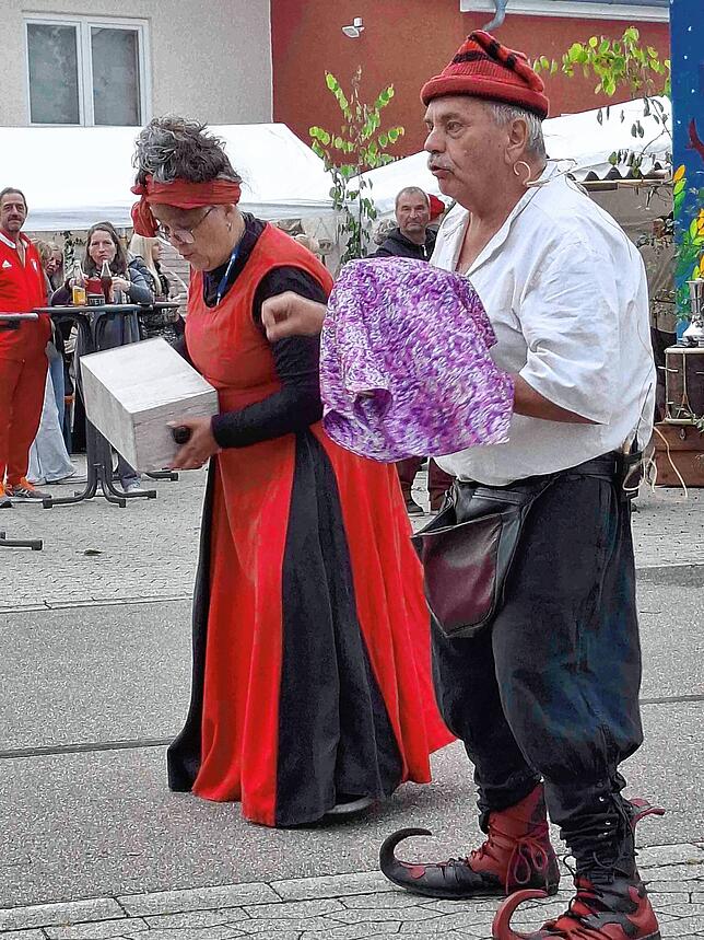 Bild 19: Tausende Besucher tauchten beim siebten "Stettener Spectaculum", 25.-27. Juli, ins Mittelalter ein