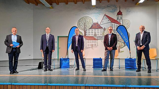 Diskussion zur Bürgermeisterwahl in Mühlingen mit (von links) Jörg-Peter Rau, Mitglied der Chefredaktion, Peter Kible, Redaktionsleiter ...