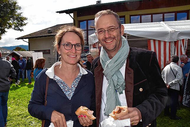 Bild 14: Oldtimer, Schlachtplatte, Musik: So war das Herbstfest in Orsingen