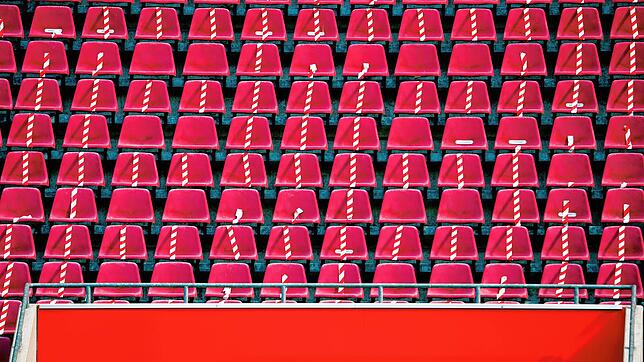 Leere Sitze im Kölner Rheinenergie-Stadion während Corona. In der Oberliga ist&lsquo;s eh spannender!