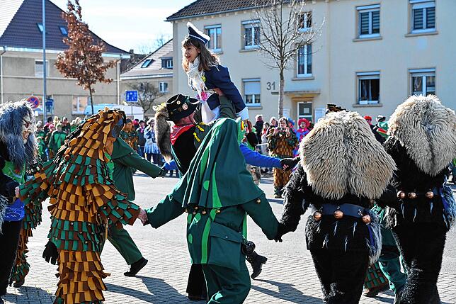 Bild 22: Alle Bilder vom Narrenbaumstellen der Narrizella Ratoldi auf dem Marktplatz