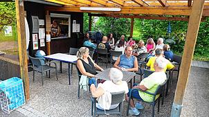 Der Kiosk am Spieleland in Tennenbronn lädt vor allem in den Abendstunden zum gemütlichen Beisammensein ein. Foto: Stephan Hübner