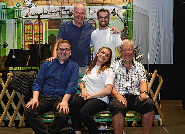 Mario Böhler, Christiana Gondorf und Norbert Heizmann (sitzend von links) sowie Georg Herrenknecht (stehend links) und Manuel Heß haben ...