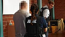 Der genaue Hergang der Auseinandersetzung am 2. Februar, bei dem drei junge Männer mit einem Klappmesser verletzt wurden, wurde vor dem ...