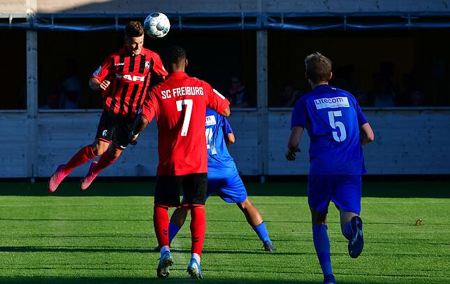 Bild 16: U19 des SC Freiburg besiegt die U18 des Team Aargau beim SV Waldhaus mit 6:0 &ndash; wir haben die Bilder!