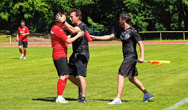 Bild 4: FC 08 Bad Säckingen zieht mit 11:0 gegen SV Albbruck in die Relegation ein &ndash; und wir haben Bilder!