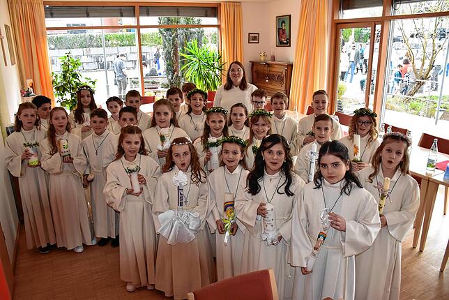 26 Kinder, davon 16 aus Niedereschach, sieben aus Kappel und drei aus Fischbach, feierten in der katholischen Kirche St. Mauritius und ...