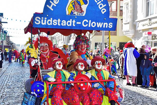 Bild 2: Fasnetmontag in Villingen: Die Südstadtclowns ziehen alle Blicke auf sich – jetzt die Bilder sehen!
