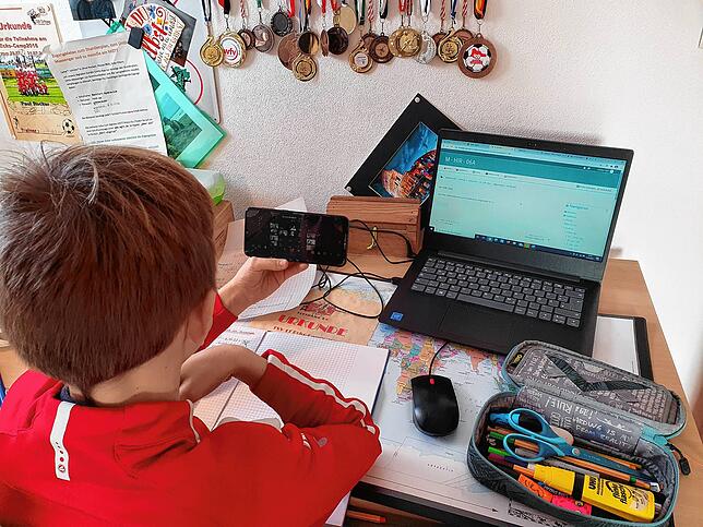 Homeschooling seit Januar: Seit Ende der verlängerten Weihnachtsferien zuhause. Das wird bis Mitte Februar so bleiben.