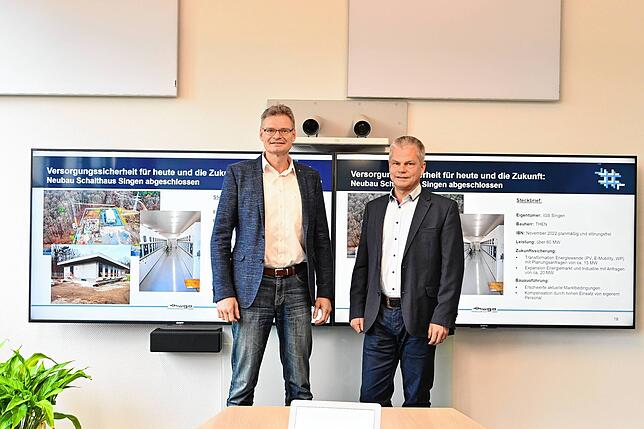 Markus Kittl (links) und Axel Blüthgen erläutern, wie die Energiewende in Singen aussehen könnte.