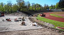 Im Bodensee-Stadion wird im April 2024 eifrig gearbeitet. Die Sanierungsmaßnahmen sollen pünktlich zum Campus-Festival fertiggestellt sein.