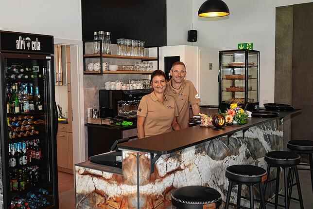 Sandra und Alexander haben mit der Neueröffnung ihres Cafés in Rietheim „Das Fliesen Kaffee“, einen langersehnten Traum erfüllt.