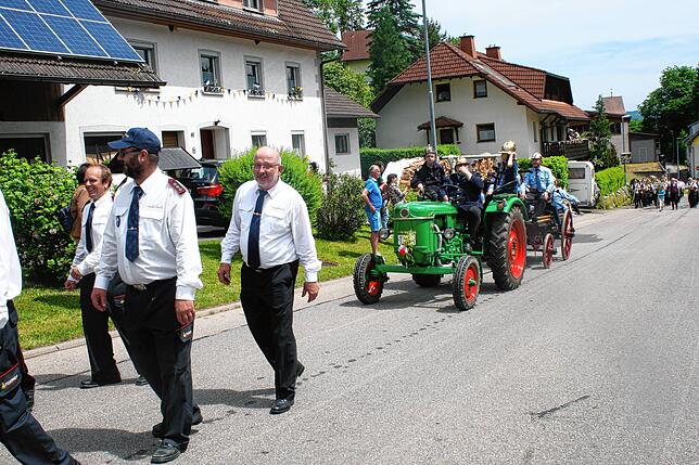 Bild 9: Bilder vom Bezirksmusikfest mit Umzug in Lausheim