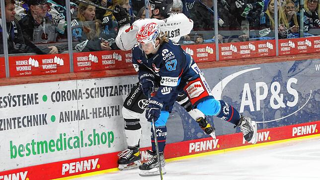 Schwenningen (vorne Florian Elias) hat den Einzug in die Playoffs verpasst. Gegen Köln verloren die Wild Wings mit 2:3.