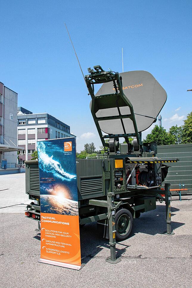 Eine Lösung für die Bundeswehr, ein 2.4M Multi-Band Transpotable Terminal. Bild: Georg Wex