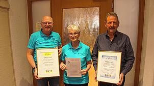 Bei der Hauptversammlung des Harmonik-Orchesters Murg werden Jürgen Weniger (von links) für 50 Jahre Mitgliedschaft, Christa Vender (30 ...
