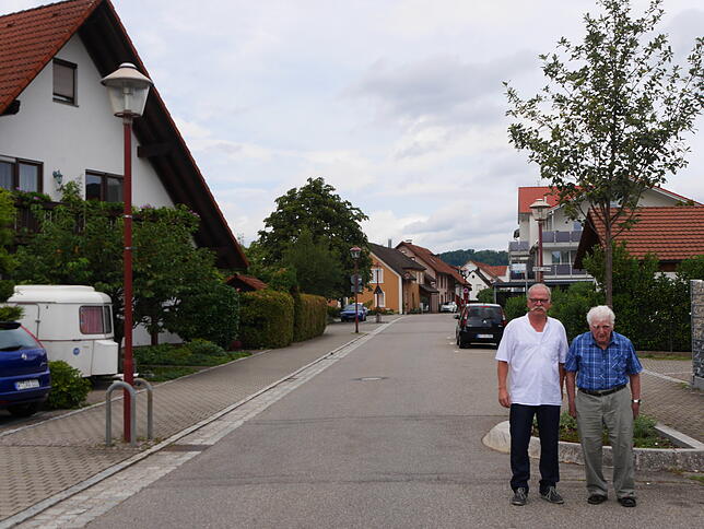 Der Kleine ist jetzt der Große: Thomas Thomann, 61 (links) und sein Vater Erich Thoman, 88. Wo in den 60er Jahren das Gasthaus "Traube" ...