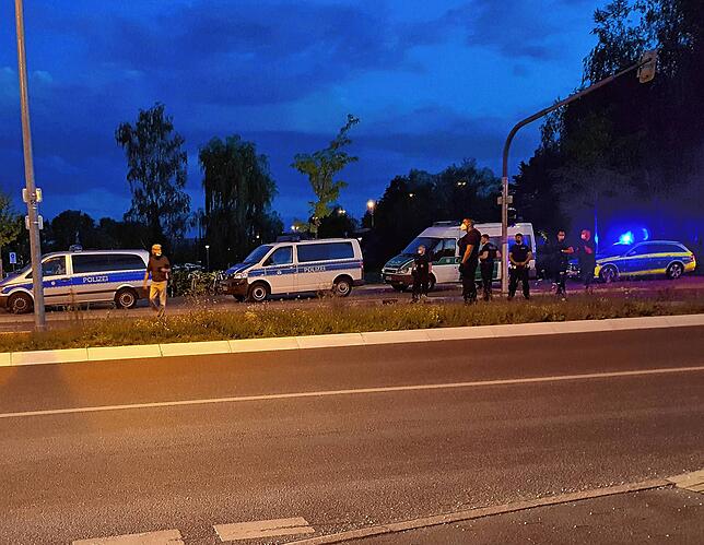 Bild 3: Klima-Ärger: Deshalb blockierte Extinction Rebellion die Straße vorm Bodenseeforum