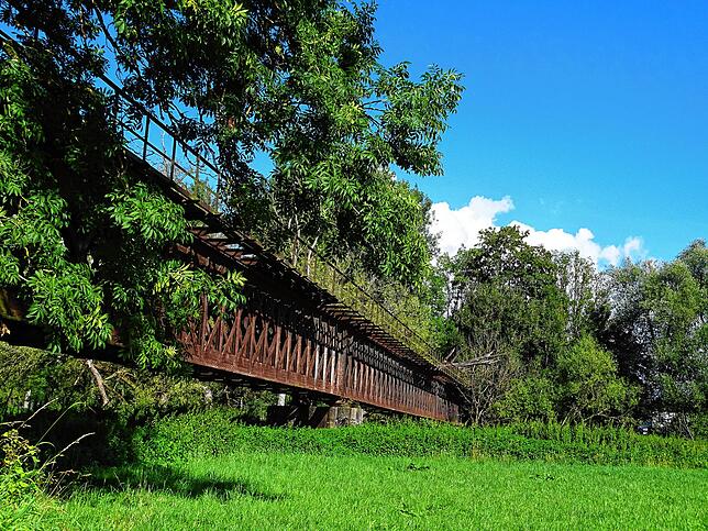 Über diese Brücke fuhr früher die Badische Eisenbahn von Sigmaringen über Sigmaringendorf und den Wildpark Josefslust, wo es sogar einen ...