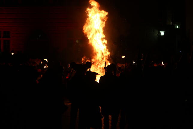Auf der Hofstatt gab es ein beeindruckendes Schuttig-Feuer.