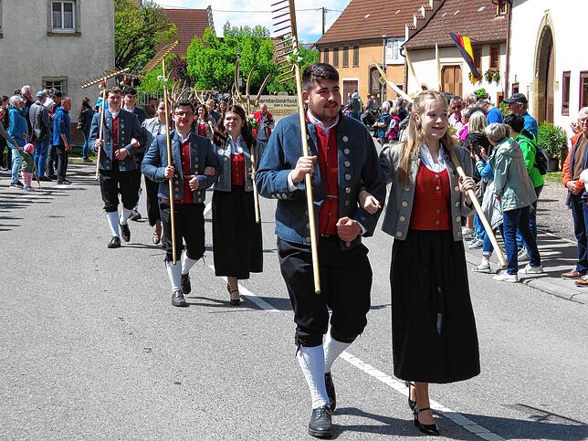 Bild 8: Festzumzug als Höhepunkt des viertägigen Jubiläumsfestes der Harmonie Gutmadingen
