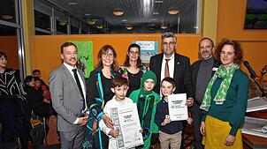 Bürgermeister Sebastian Stiegeler mit Christine Bratzel, Marina Zehentner, Landrat Martin Kistler, Arno Messerschmidt und Sabine Mickler ...