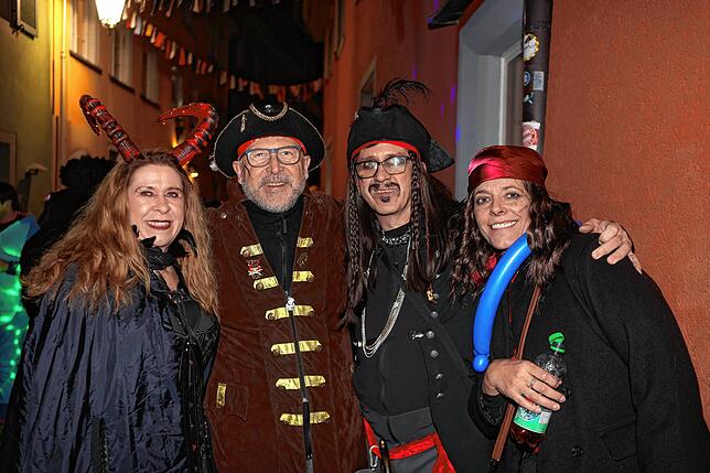 Bild 17: Konstanzer Straßenfasnacht 2025: Weiter geht‘s – auch am Fasnachtssamstag sind die Narren los