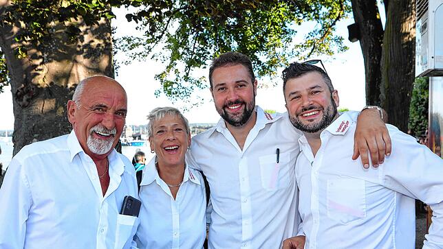 Bild 23: Konstanzer Seenachtfest 2022: Einheimische und Gäste feiern im Stadtgarten