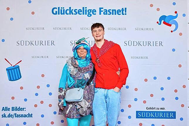 Bild 16: Gute Laune vor der SÜDKURIER-VIP-Wand bei der Fernsehfasnacht