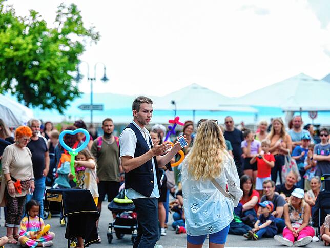 Drinnen und draußen wird beim Kulturufer allerhand geboten.