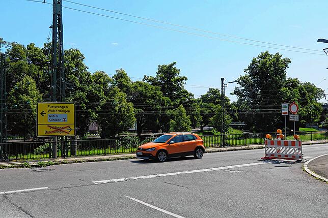 Autofahrer in Richtung Güterstraße werden über die Schützenbrücke umgeleitet. Lediglich Anwohner und Kunden der Geschäfte entlang der ...